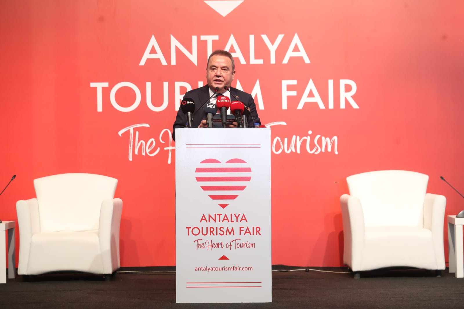 Başkan Böcek Turizm Fuarı'nda