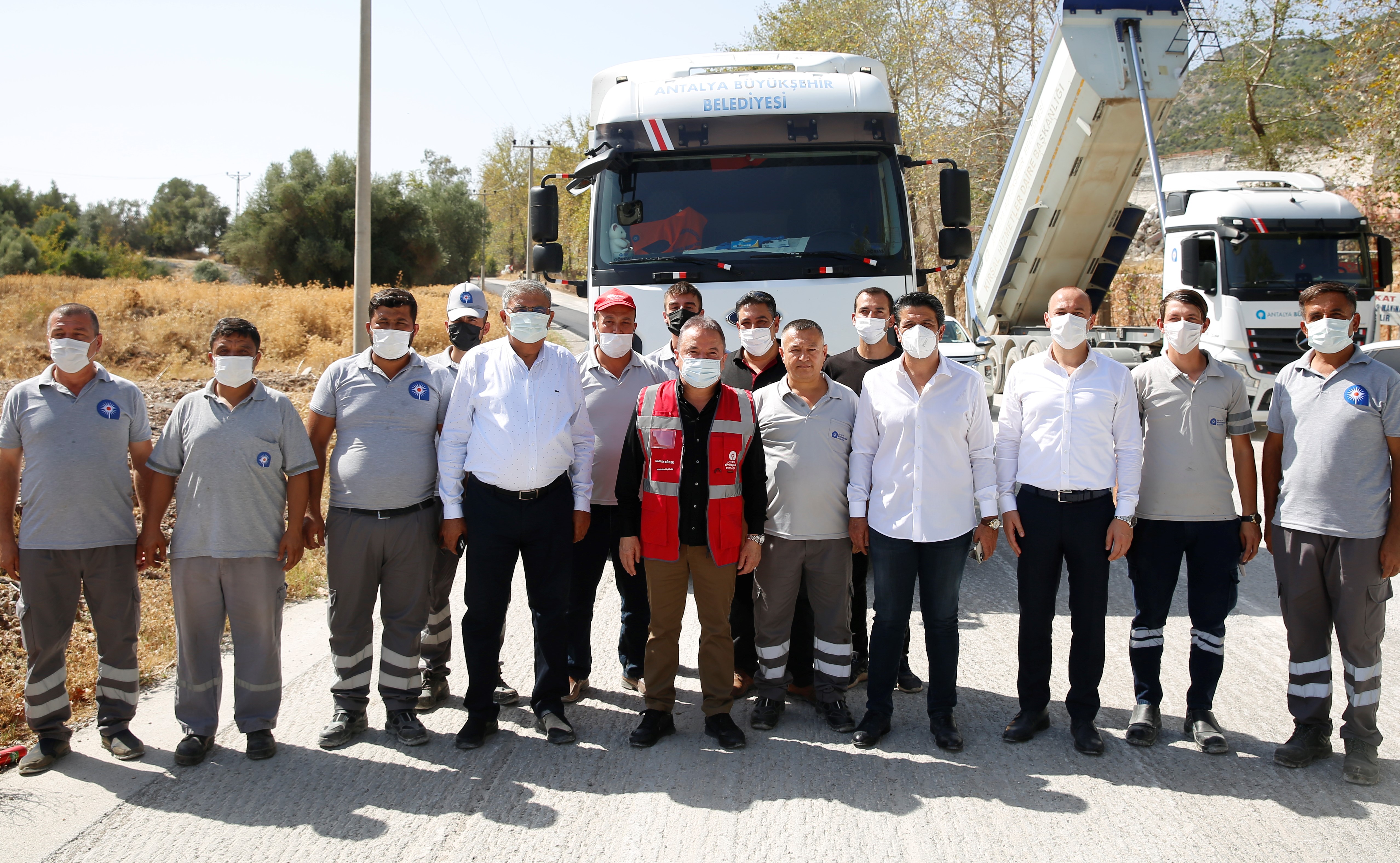 Başkan Böcek: 'Vatandaşlarımıza yeni yolları hayırlı olsun'