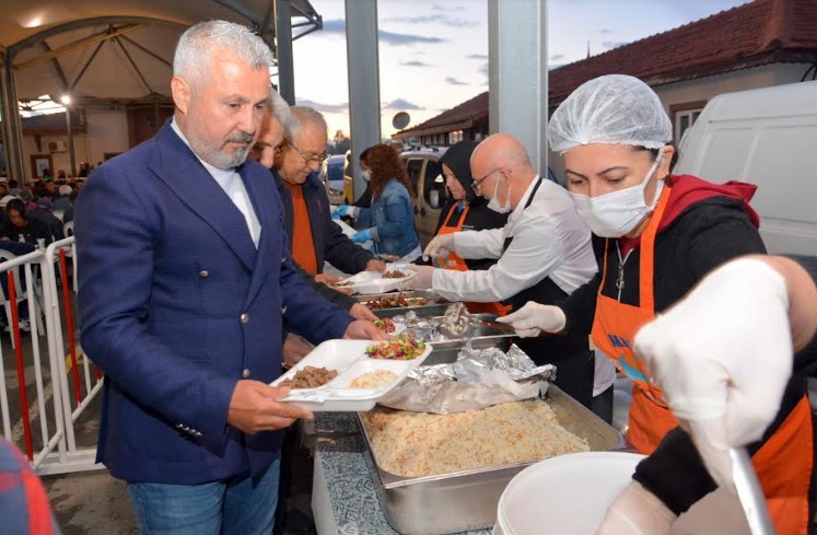 BAŞKAN SÖZEN’İN İFTAR YEMEKLERİ  MANAVGAT HALKINI BİRLEŞTİRİYOR