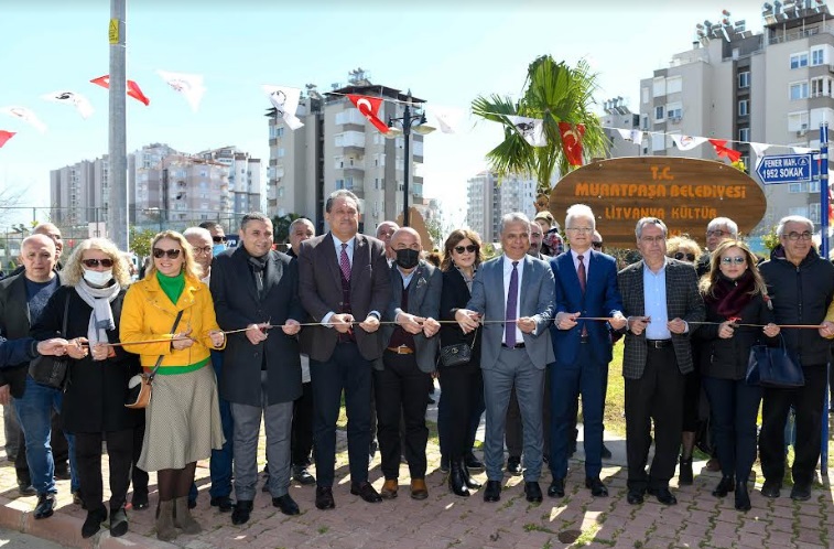 BAŞKAN UYSAL, ‘ANTALYA’DA EVİNİZDE GİBİSİNİZ’