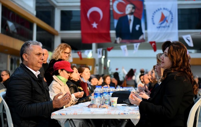 BAŞKAN UYSAL, ‘BİR ELİMİZ DEPREM BÖLGESİNDE’