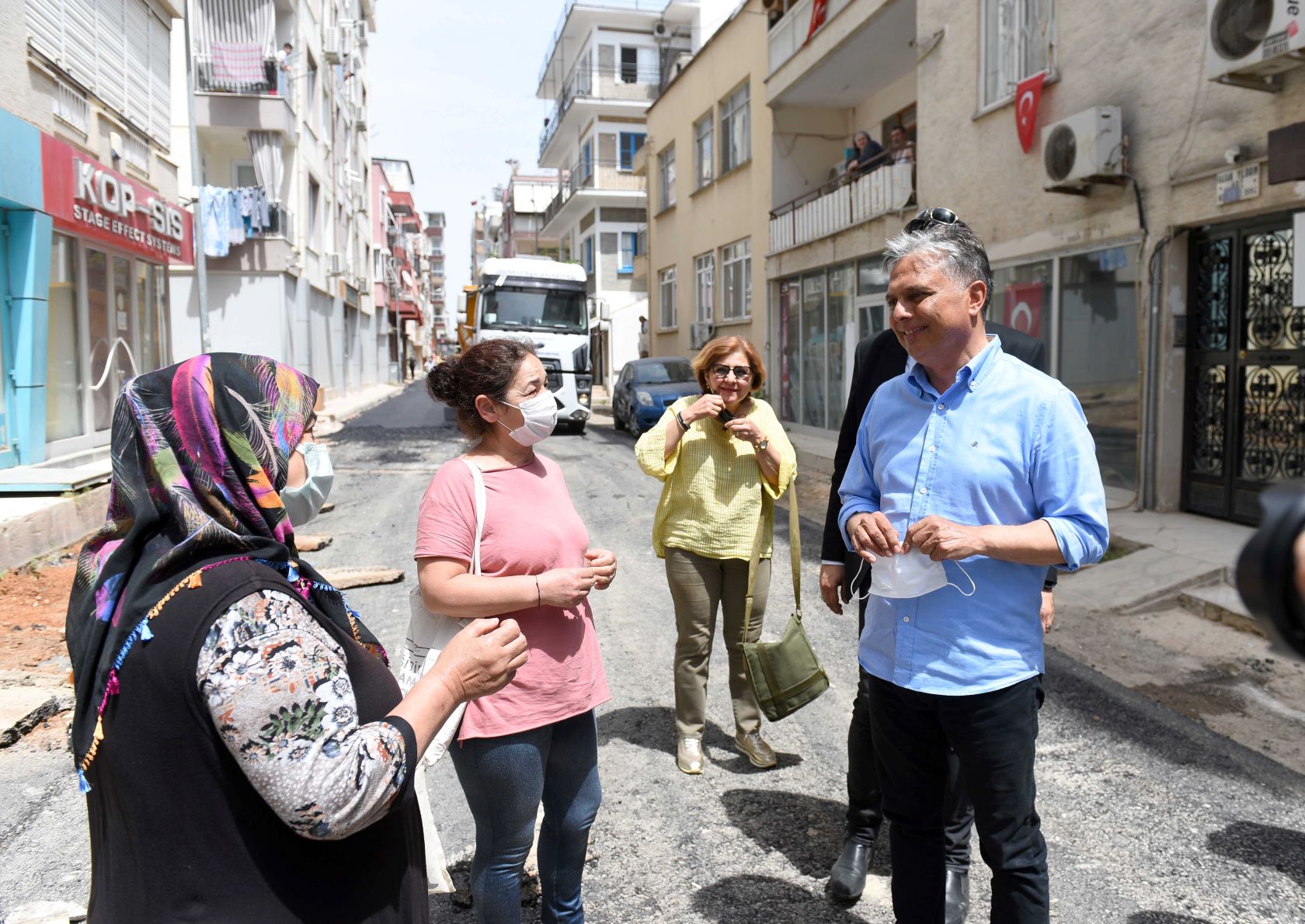 Başkan Uysal cadde ve sokak yenileme çalışmalarını başladığı Üçgen Mahallesi’ni ziyaret etti