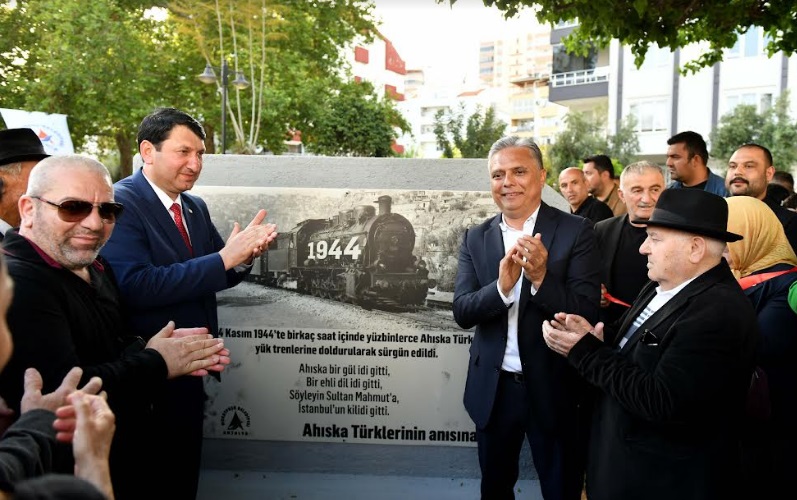 BAŞKAN UYSAL, ‘DÜNYAYI KUCAKLIYORUZ’