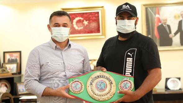 Başkan Yücel, dünya şampiyonu boksör Avcı'yı ağırladı