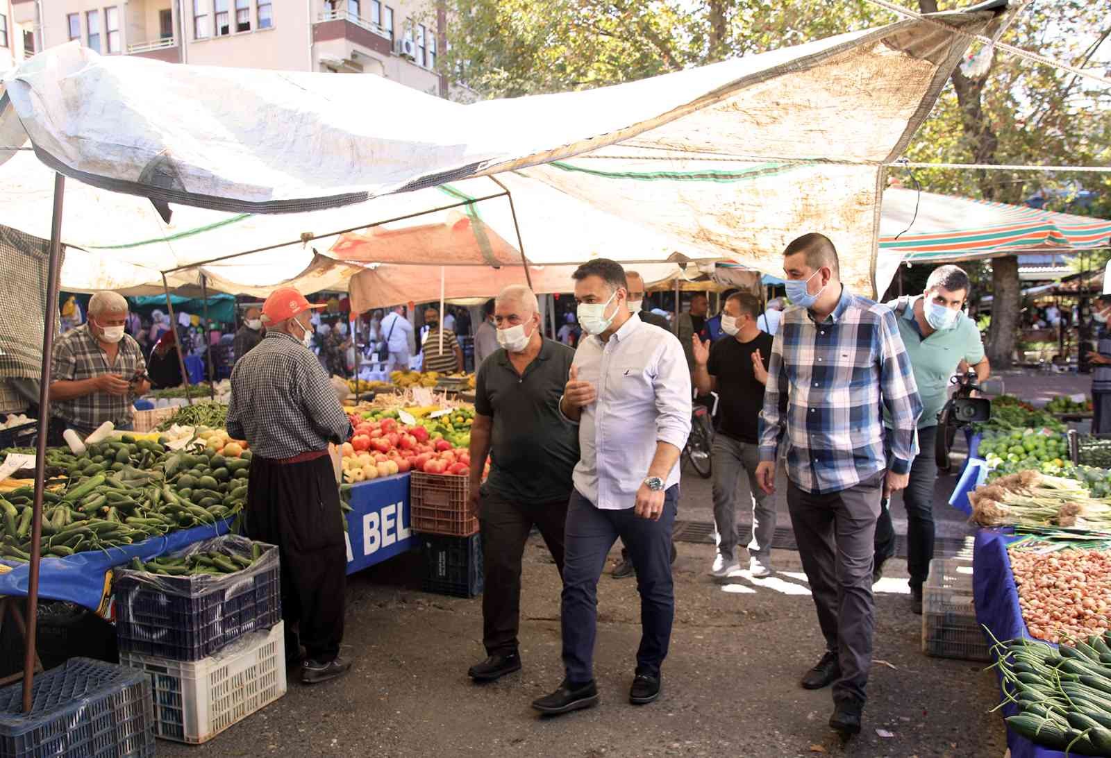 Başkan Yücel, son kez kurulan Cuma Pazarı’nda esnafla bir araya geldi