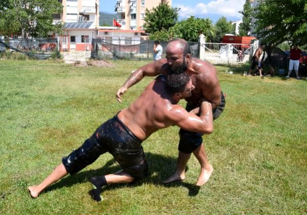 Başpehlivan Orhan Okulu, er meydanına çıkmak için gün sayıyor