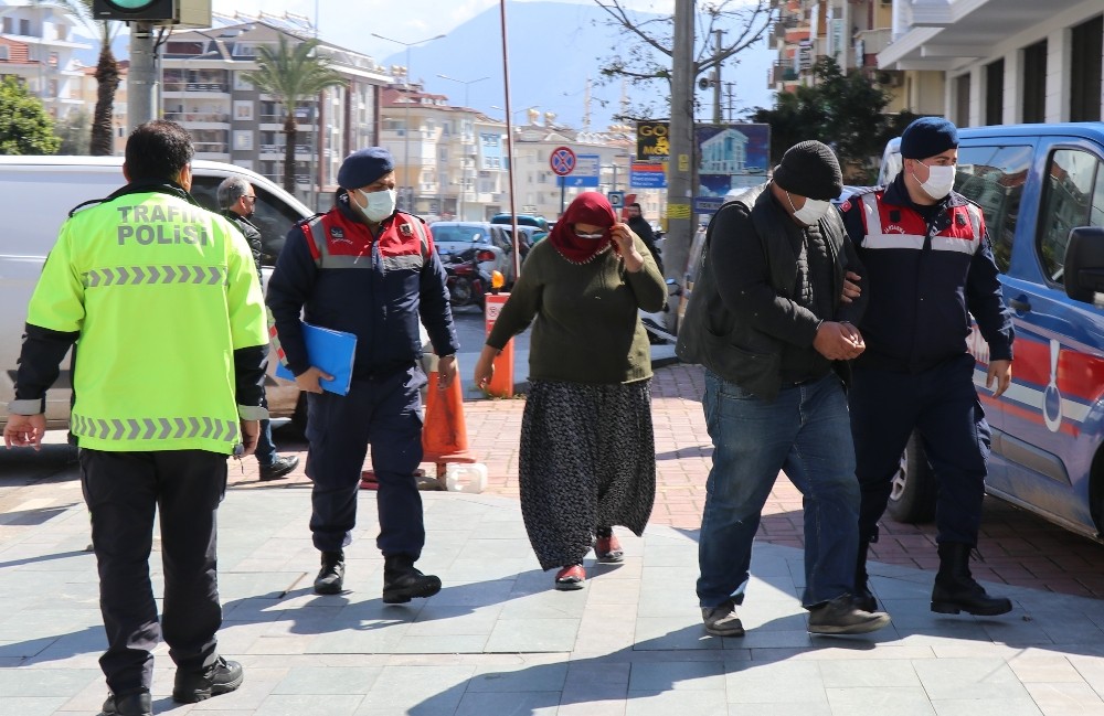 Bekçinin tuvalete gitmesini fırsat bilerek 17 bin lira değerindeki kabloları çaldı