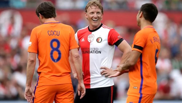 Bergkamp öncülüğünde, Kuyt, Cocu, Koeman ve Larsson'dan oluşan konsorsiyum Premier Lig'den kulüp satın alacak