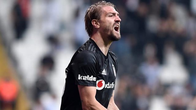 Beşiktaş ile sözleşme yenilemeyen Caner Erkin, Fenerbahçe'yle anlaştı