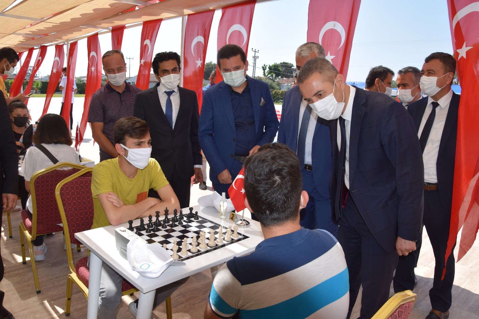 Bin okul projesi kapsamında düzenlenen satranç turnuvası başladı.