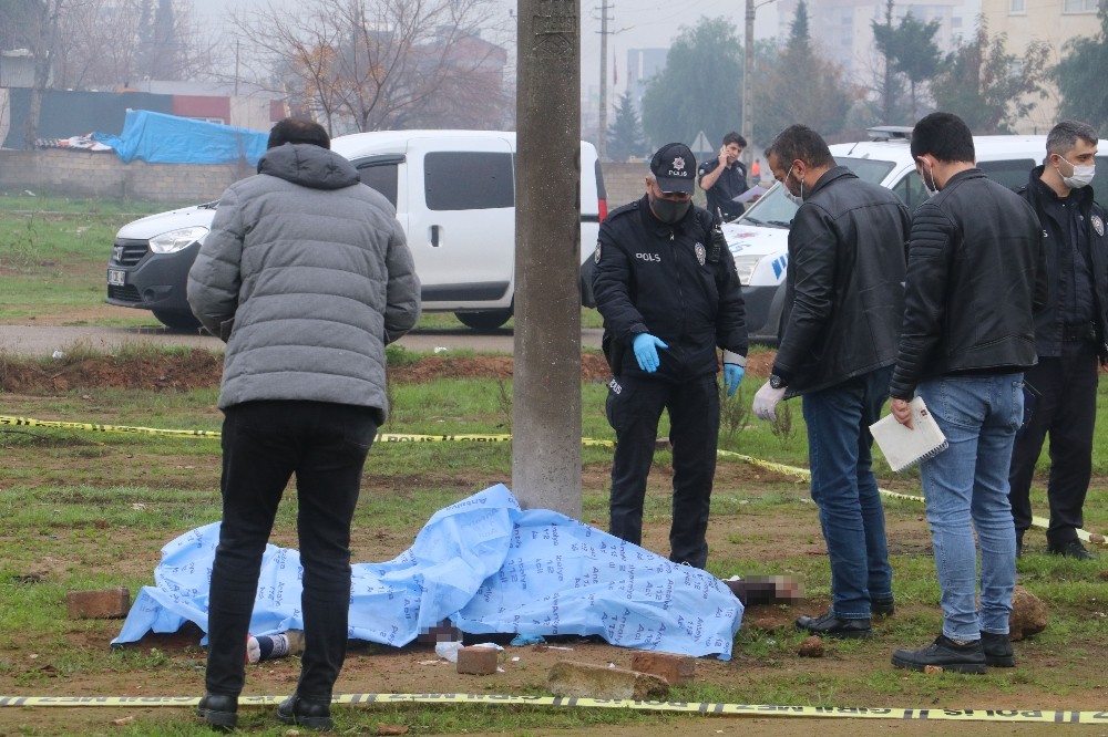 Boş arazide Hareketsiz halde yatan kişinin ölü olduğu anlaşıldı