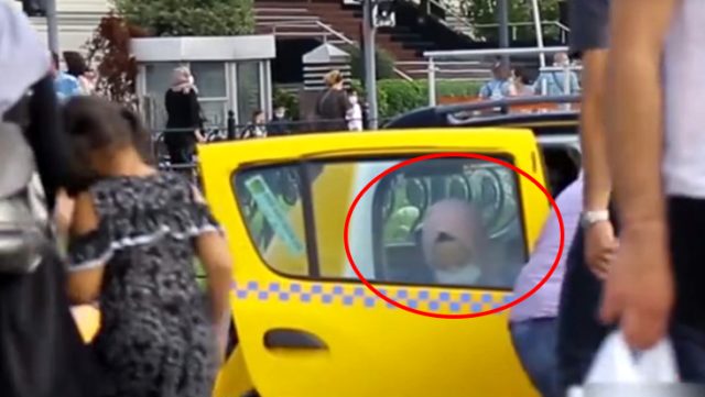 Bu da oldu! Taksici, İstanbul'un göbeğinde Türk yolcuyu aracından indirip turistleri aldı