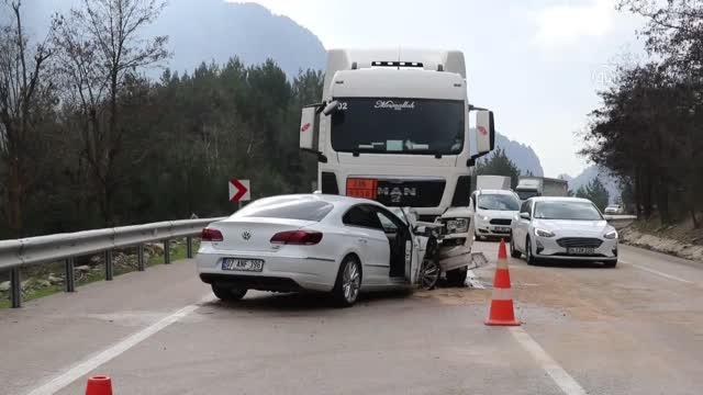 Burdur'da tankerle çarpışan otomobilin sürücüsü hayatını kaybetti.