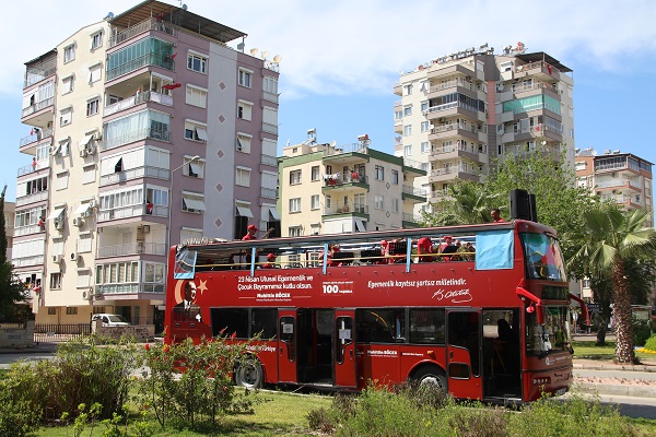 Büyükşehir 30 Ağustos coşkusunu caddelere taşıdı