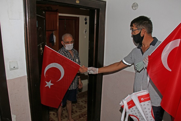 Büyükşehir Antalya’yı Türk bayrağı ile donatıyor