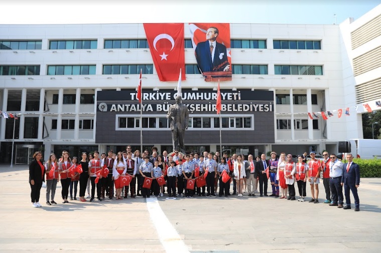 BÜYÜKŞEHİR BELEDİYESİ 19 MAYIS’I TÖRENLE KUTLADI