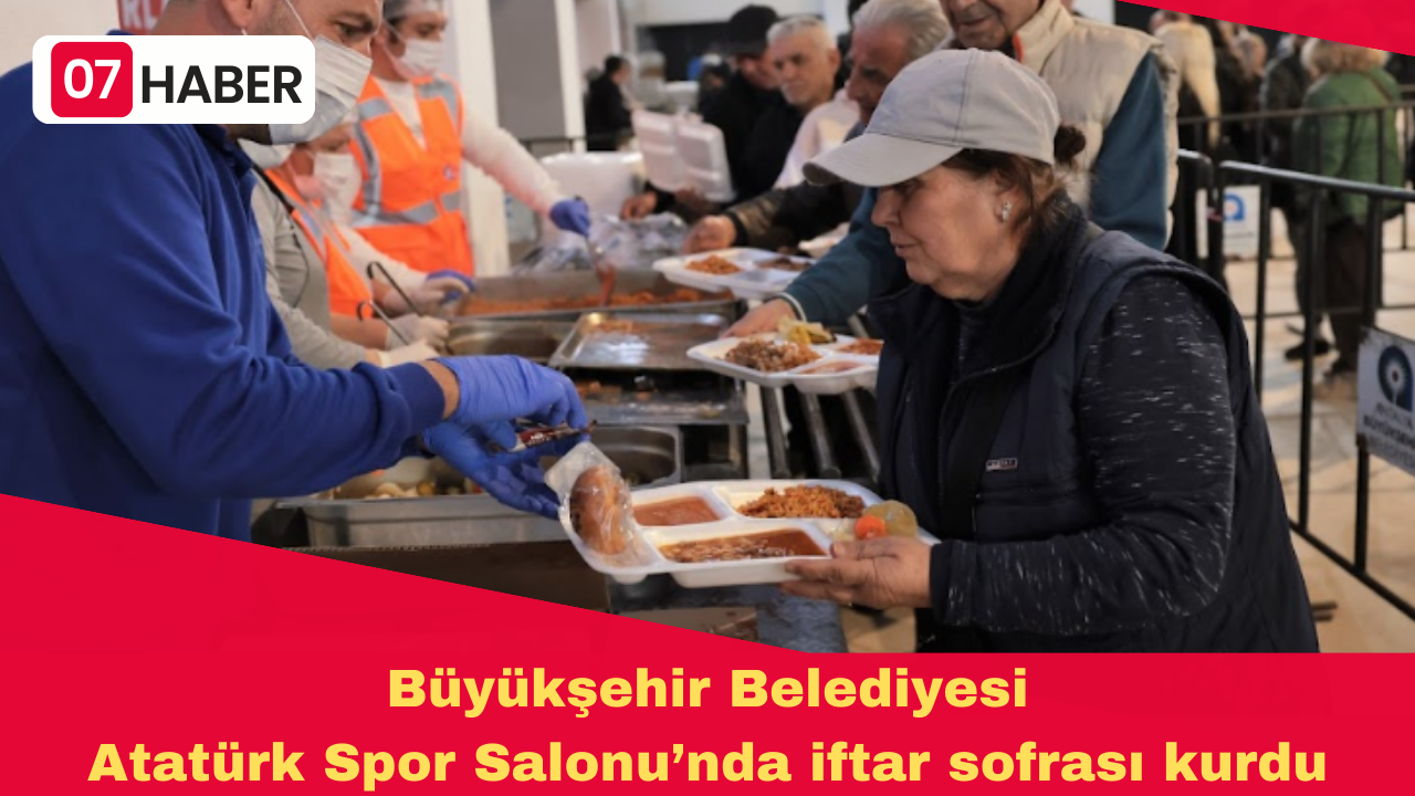 Büyükşehir Belediyesi Atatürk Spor Salonu’nda iftar sofrası kurdu