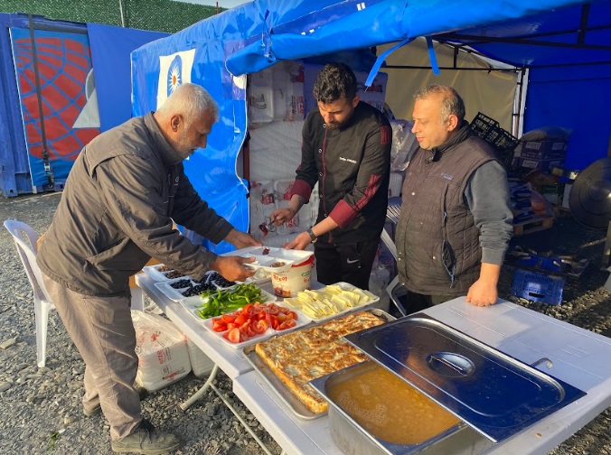 BÜYÜKŞEHİR BELEDİYESİ DEPREM BÖLGESİNDE YARALARI SARIYOR