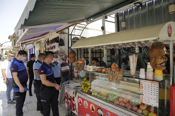 Büyükşehir Belediyesi Kaleiçi’nde denetim yaptı