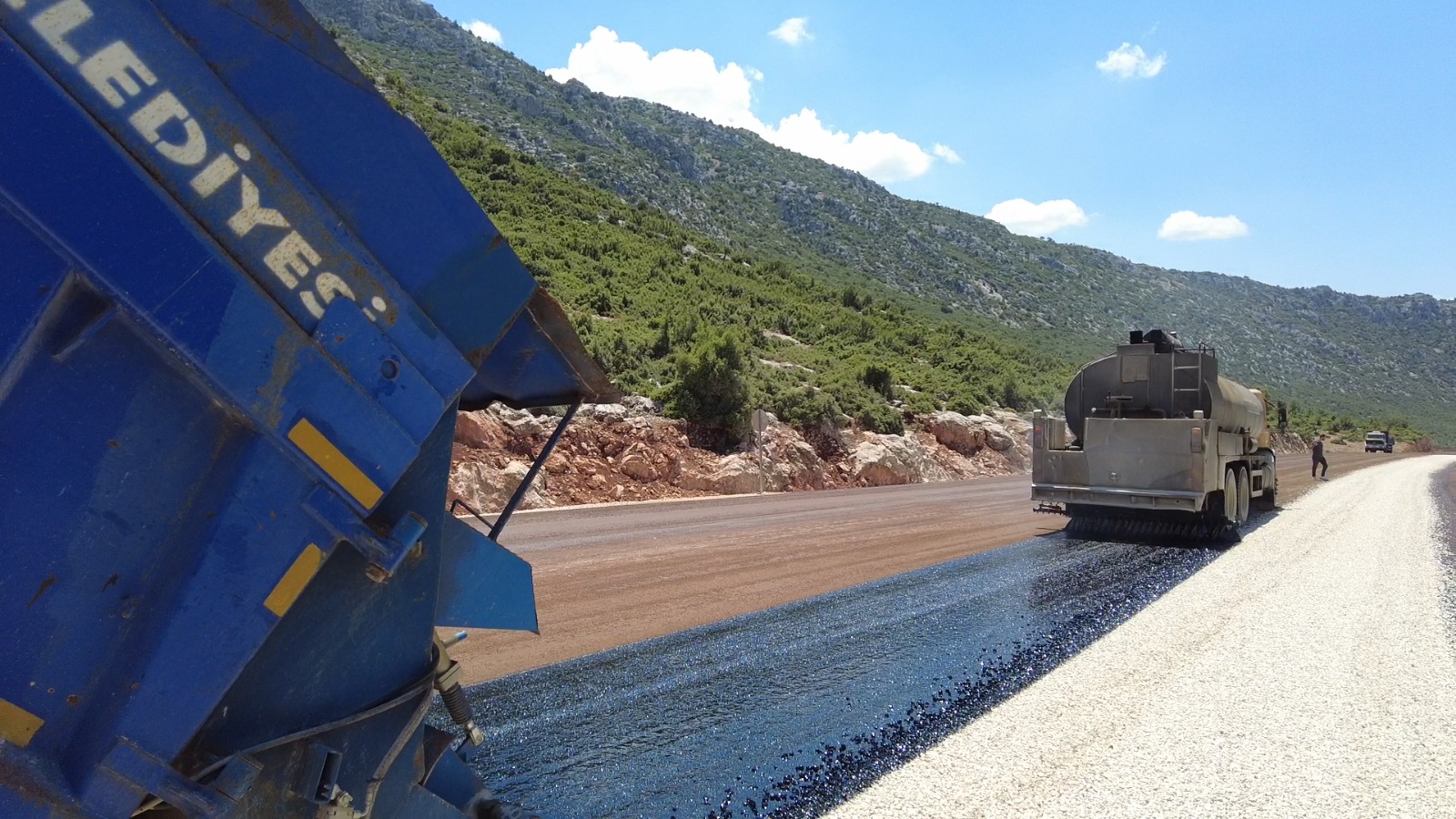 Büyükşehir Belediyesi Naldöken yolunu genişletiyor