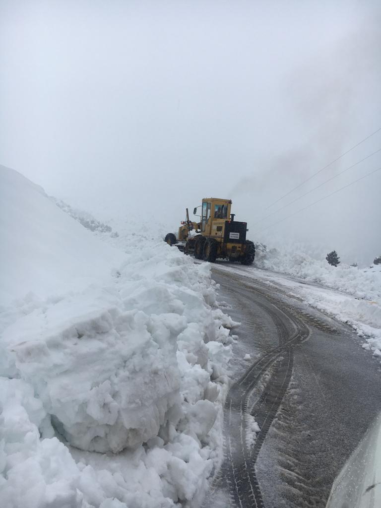 Büyükşehir Belediyesi'nin kırsalda kar mesaisi