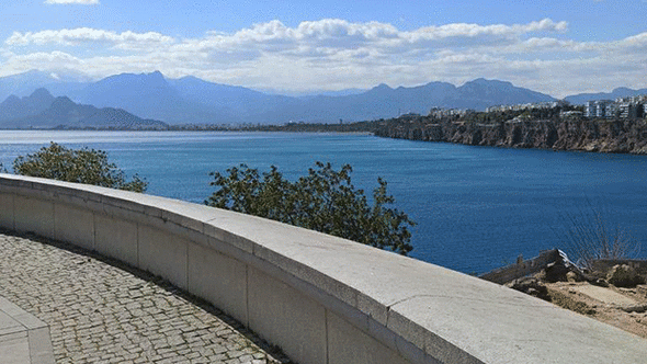 Büyükşehir Belediyesi tarihi 1. Mirador’a çekilen tel örgüleri kaldırdı