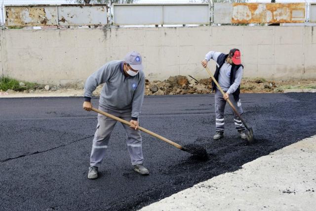 Büyükşehir Belediyesi, Toptancı Hali içinde  asfalt çalışması gerçekleştirdi.