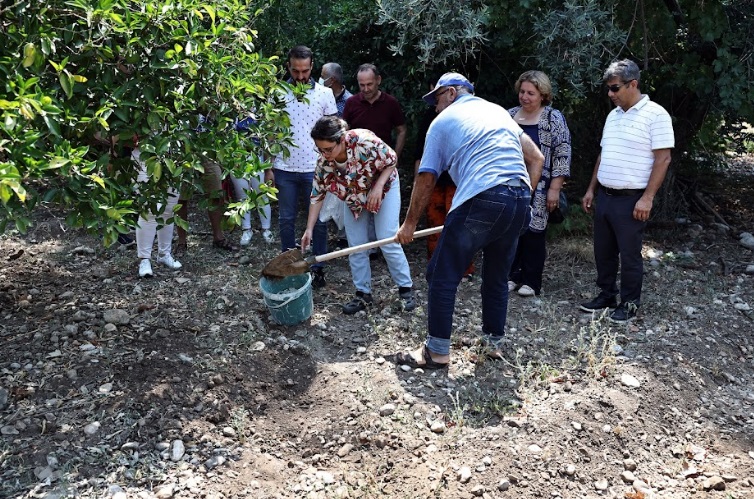 BÜYÜKŞEHİR ÇİFTÇİNİN TOPRAĞINI ANALİZ EDİYOR