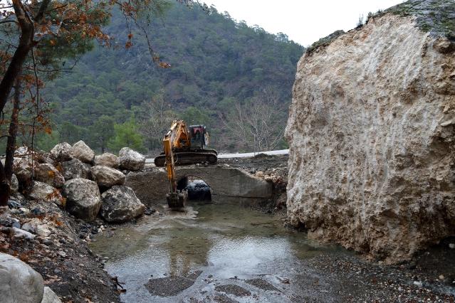 Büyükşehir, Çitdibi ve Yarbaş Çandır yolunu onardı