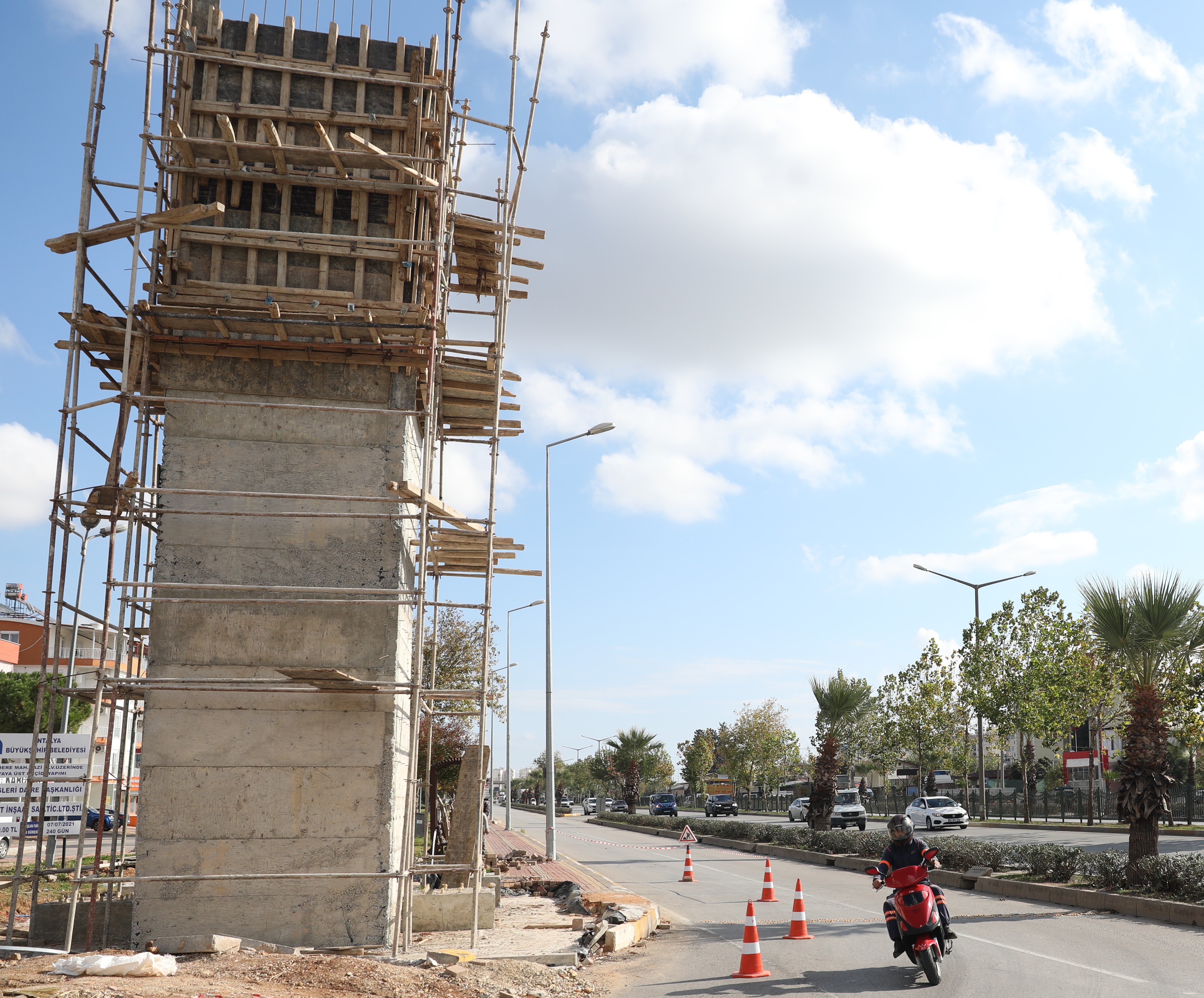 Büyükşehir’den Gazi Bulvarı’na üst geçit