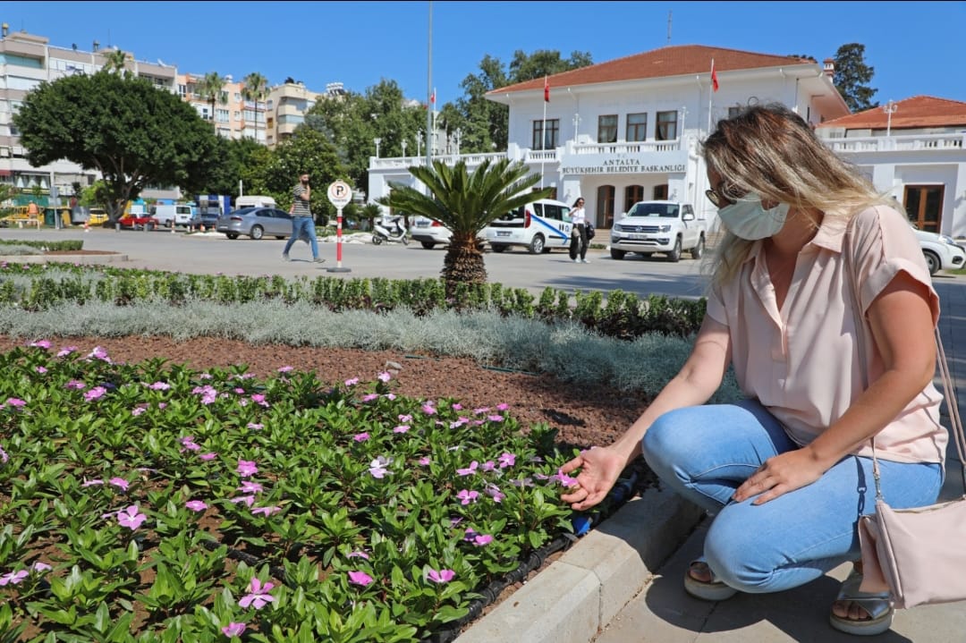 Büyükşehir'den Karaalioğlu Parkı'na modern peyzaj