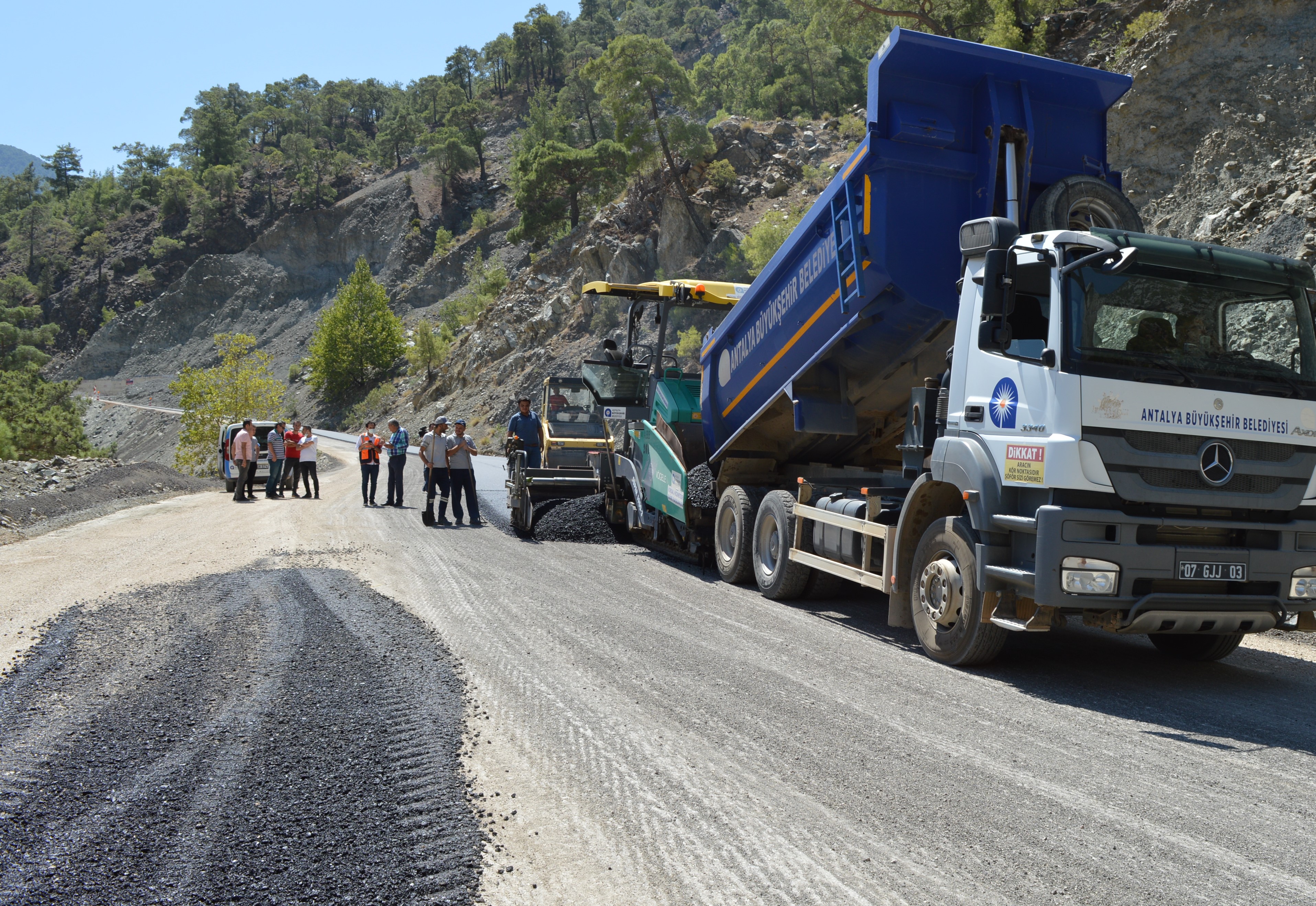 Büyükşehir'den Konyaaltı'nda asfalt çalışması