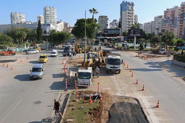 Büyükşehir'den Lara'da kavşak düzenlemesi