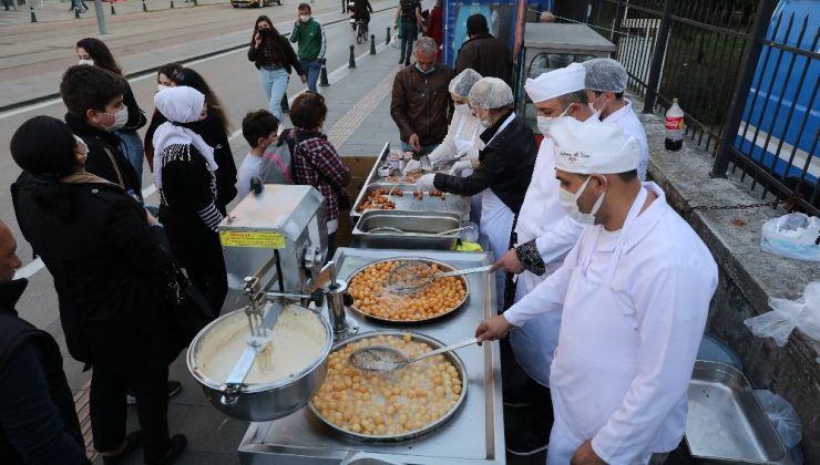 BÜYÜKŞEHİR'DEN VATANDAŞLARA 2 BİN KİŞİLİK LOKMA İKRAMI