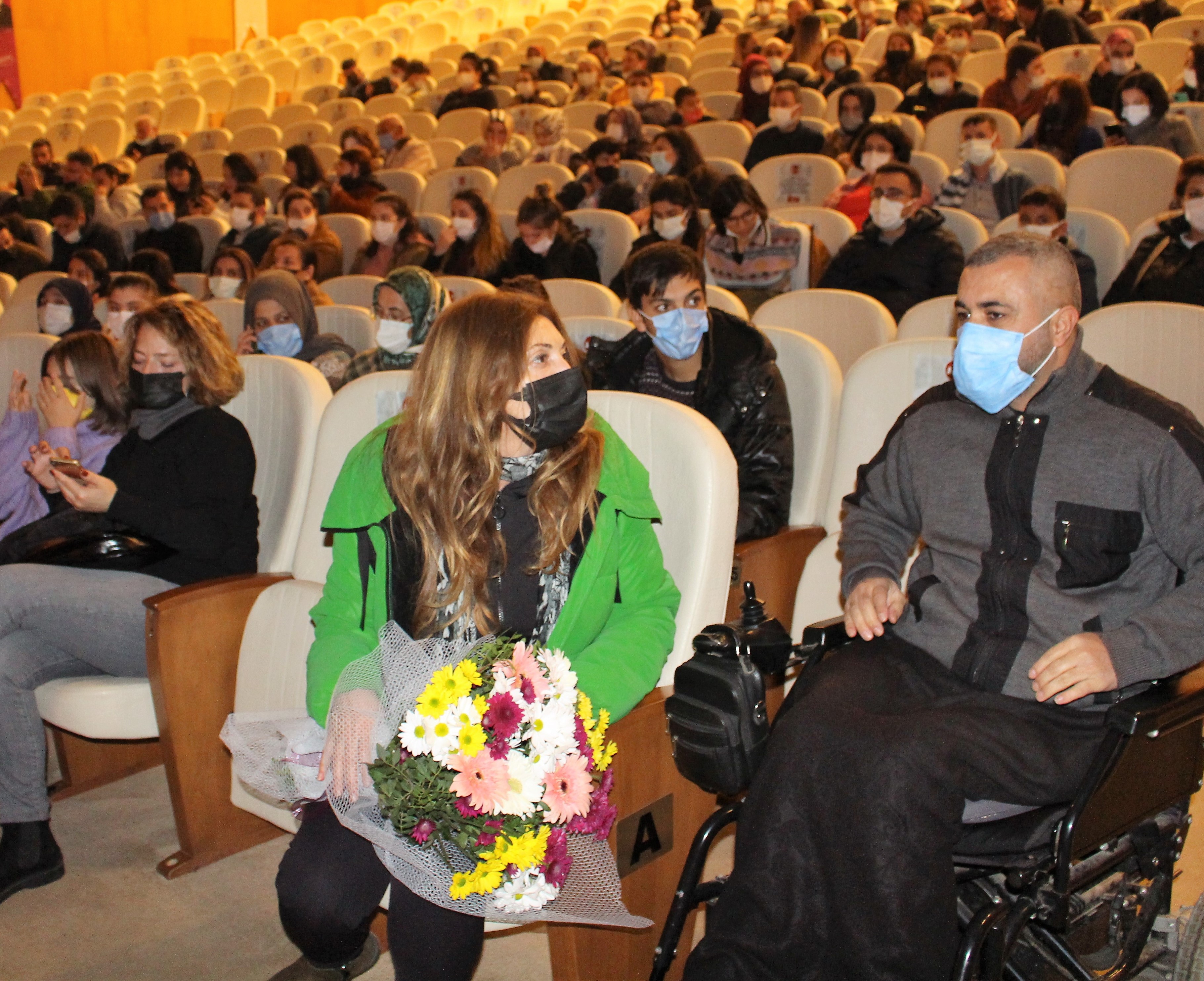 Büyükşehir engelli vatandaşları tiyatro ile buluşturdu