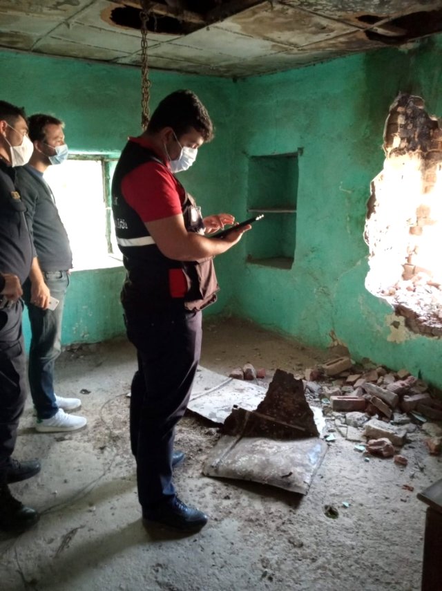 Büyükşehir'in teknik ekibi İzmirde 700 binayı inceledi