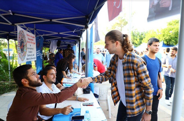 BÜYÜKŞEHİR ÖĞRENCİ TOPLULUK TANITIM GÜNLERİNE KATILDI