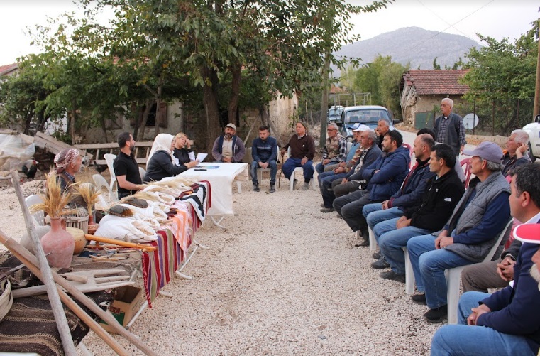 BÜYÜKŞEHİR TARLASINI EKEMEYECEK HALE GELEN ÜRETİCİNİN DE YANINDA