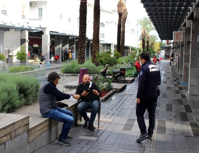 Büyükşehir zabıtasından Kemer'de denetim