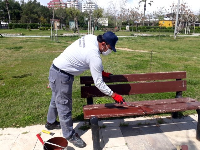 Büyükşehir ziyaretçi girişine kapalı parkları bakıma aldı