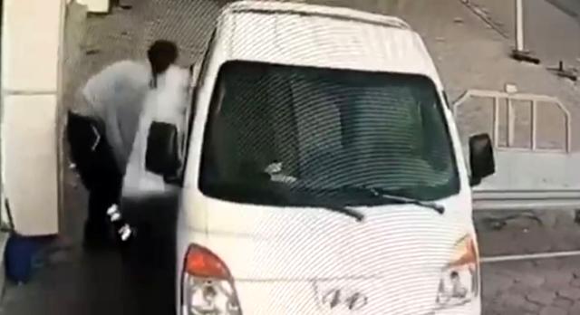 Çaldığı işyeri klima motorunu araca tek başına yükleyerek uzaklaştı