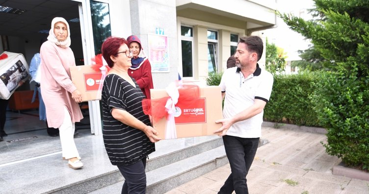 Çeyiz eşyaları zarar gören Gamze'ye bir minibüs dolusu çeyiz