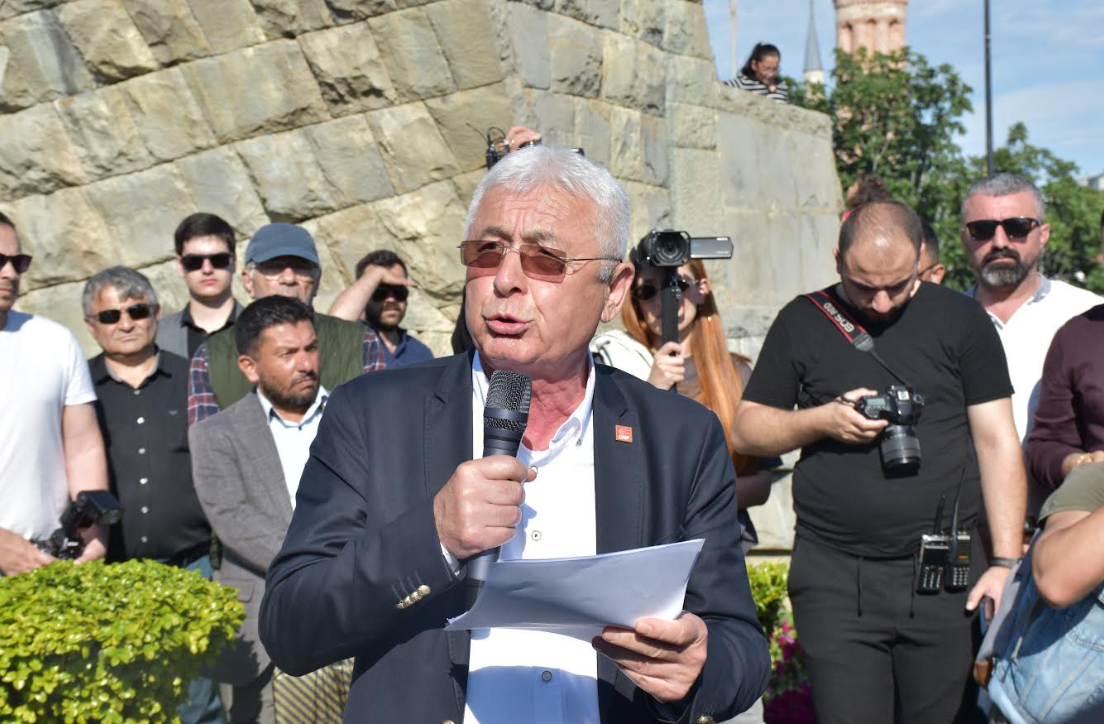 CHP Antalya İl Başkanlığı'ndan Özgür Özel’e Yapılan Saldırıya Sert Tepki: “Bu saldırı milletin iradesine yapılmıştır!”