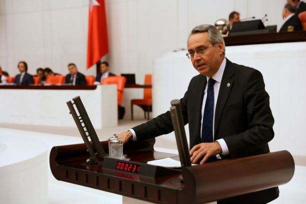 CHP Antalya Milletvekili Rafet Zeybek'in siyasetçilere yapılan saldırı ve soruşturanları tehdit hakkındaki açıklamaları.