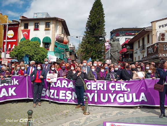 CHP’DEN İSTANBUL SÖZLEŞMESİ YÜRÜYÜŞÜ