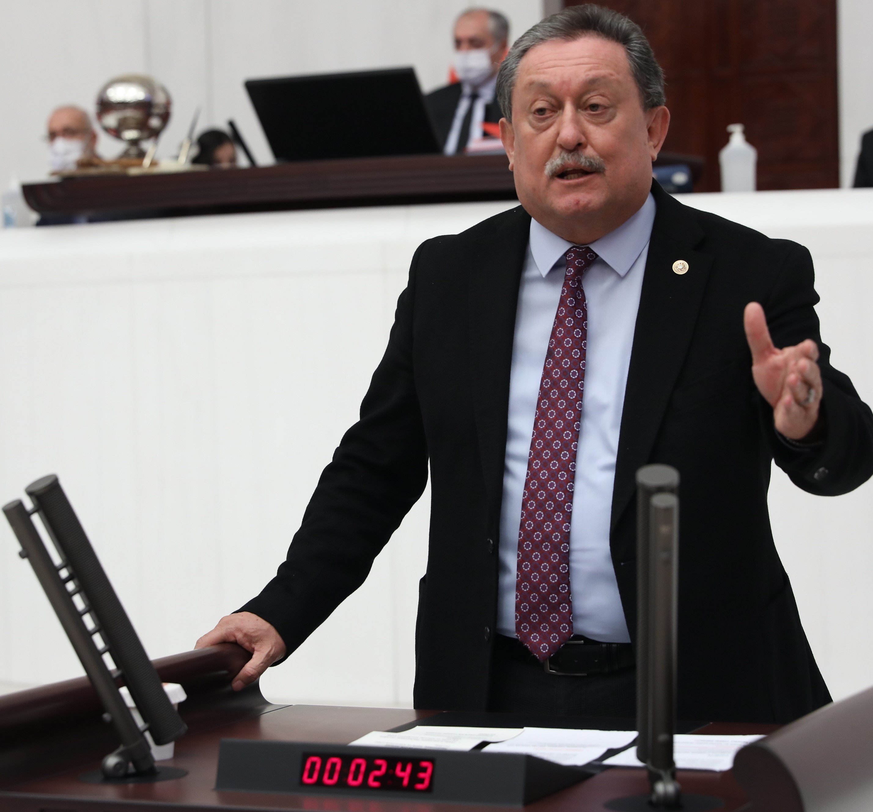 CHP’Lİ ÖZER: ASIL TARIM BAKANI ÜRETİCİNİN MORALİNİ BOZUYOR