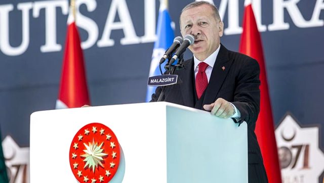 Cumhurbaşkanı Erdoğan'dan Yunanistan'a sert mesaj: Askeri olarak gereğini yapmaya hazırız