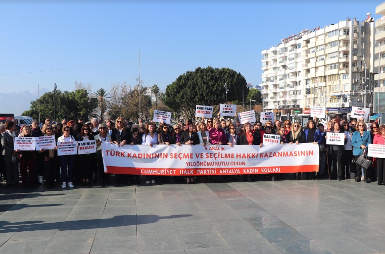 CUMHURİYET HALK PARTİSİ KADIN KOLLARININ 5 ARALIK KADINLARA SEÇME VE SEÇİLME HAKKI TANINMASININ 88. YIL DÖNÜMÜNE İLİŞKİN BASIN AÇIKLAMASI