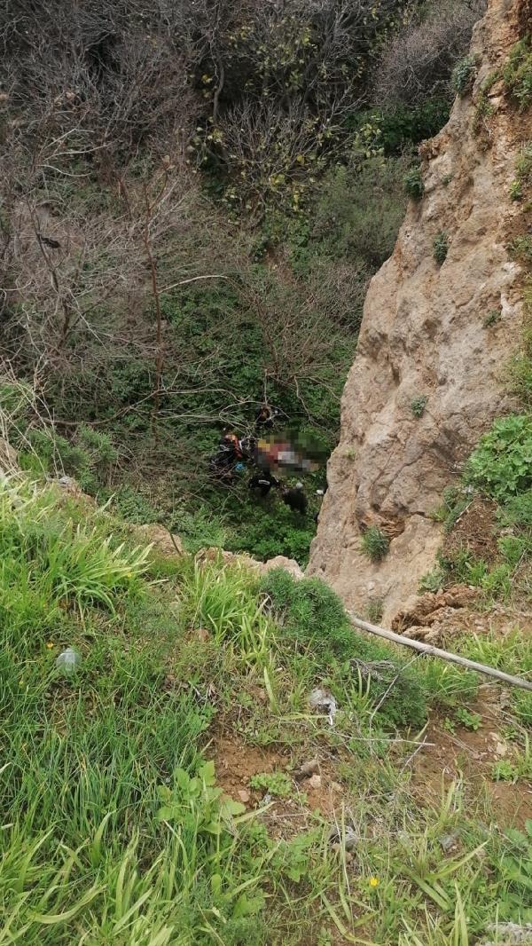 Dakikalar önce oğlunun mezarına gitmiş.