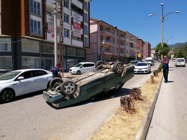 Defalarca takma atan araçtan burnu bile kanamadan çıktı!